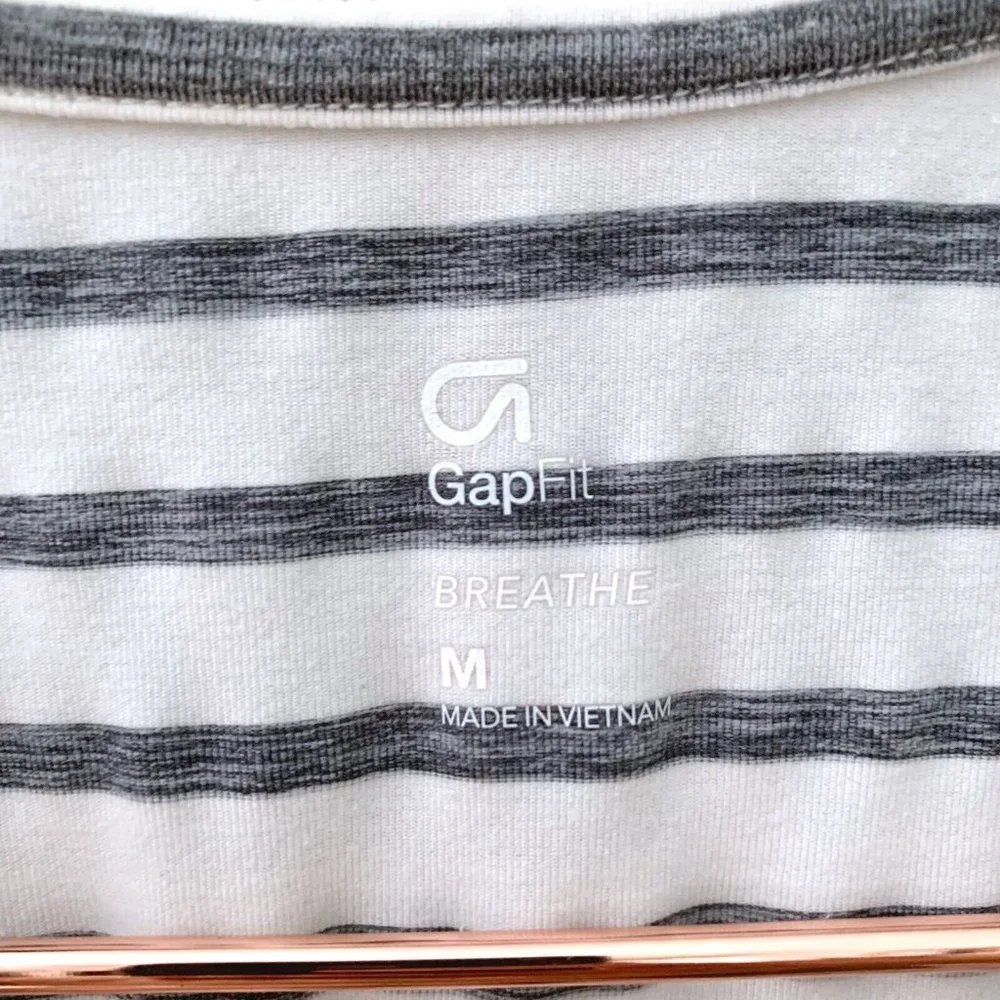 GapFit Breathe Crop Pocket Muscle Tank White Grey Stripe Size Medium - Picture 5 of 5